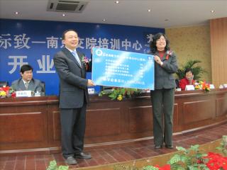 2009年神龙公司捐赠仪式